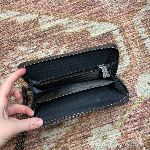 Trinity Ranch Brown Cow Hide Leather Gem Detail Wallet - Picture 4 of 5